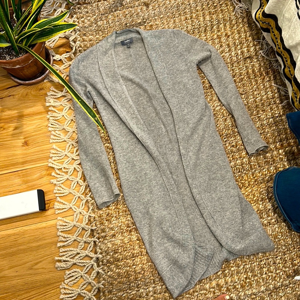 Grey Neiman Marcus cashmere, size xs.